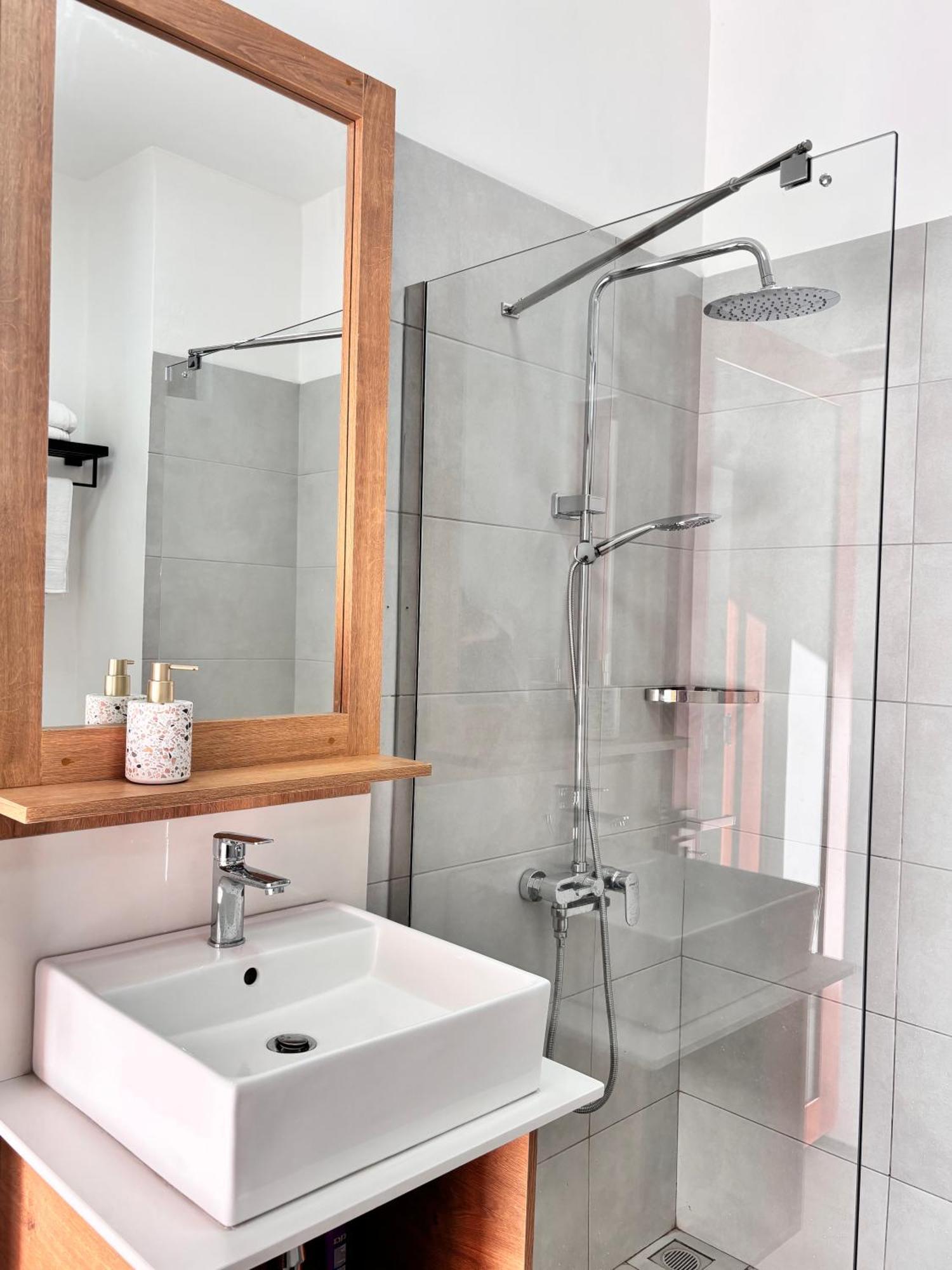 Maison Mont Choisy - One Or Two Bedrooms Apartment Тру-о-Биш Экстерьер фото